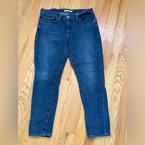 Levi Skinny Fit dark Blue Denim Jeans Flattering Fit – Great Condition